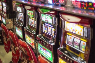 oristoto link mobile app interface showing live football markets and slot games